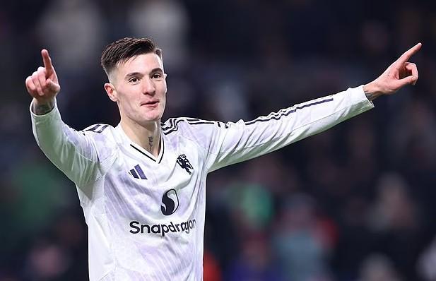 足球比分-费迪南德:卡里克会让谢什科受益,他理解前锋真正需要什么