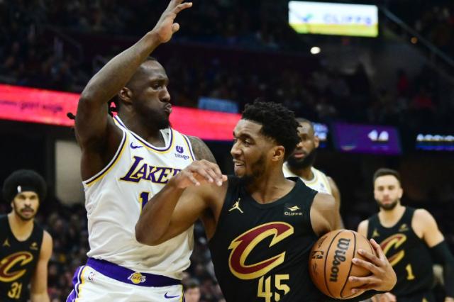 1700978953970021287.png 赛事走势-米切尔回归首战末节哑火 湖人奇兵成防守关键