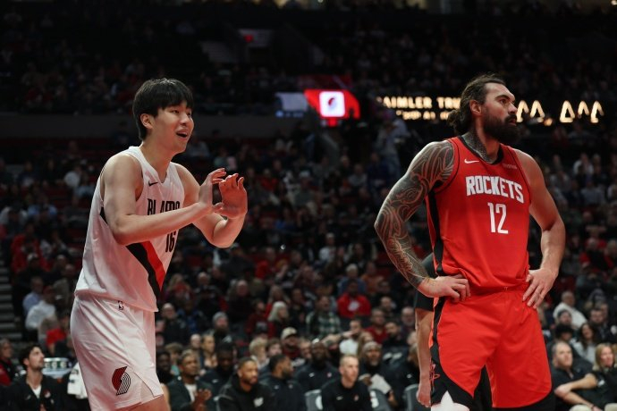 现场比分-杨瀚森称亚当斯太有劲，对抗中锋促进步|运动员发声|杨翰森|波特兰开拓者队|联盟|劲儿_新浪体育_新浪新闻