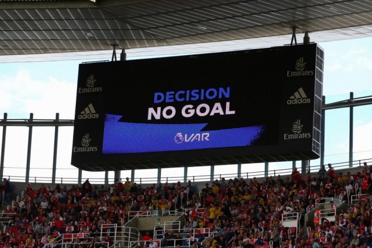 VAR的划线为啥这么歪，中国女足的进球真的不越位？