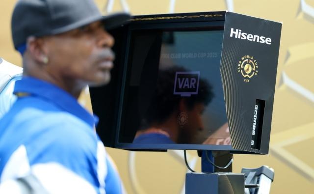 VAR的划线为啥这么歪，中国女足的进球真的不越位？