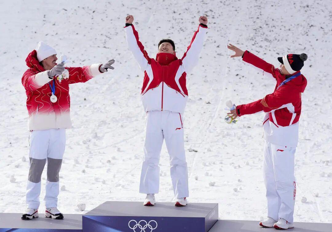 百家欧指-米兰冬奥早报：他们是在“金牌夫妻”身旁的过去与未来！